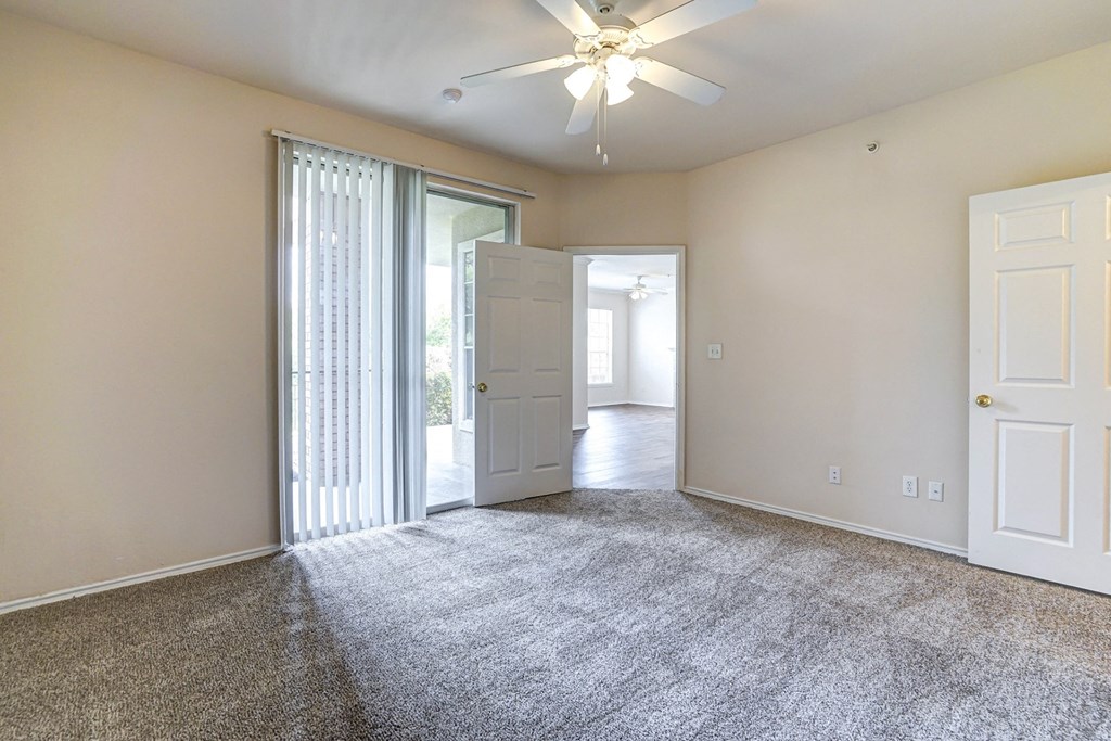 Plush Carpeting at Turnberry Isle Apartment Homes, Dallas, 75248
