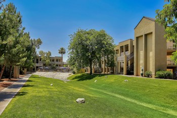 Here ate Pavilions at Pantano we offer expansive green spaces! - Photo Gallery 2