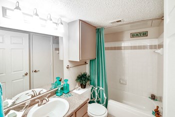 Spacious bathrooms - Photo Gallery 20