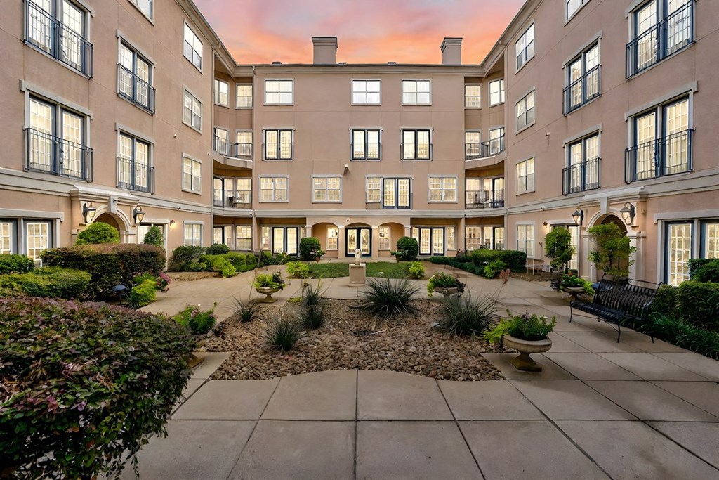 Courtyard patio view at sunset at Villas at Katy Trail Apartments, Dallas, TX