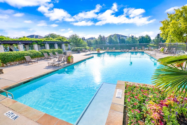 Cypress Lake At Stonebriar Apartments