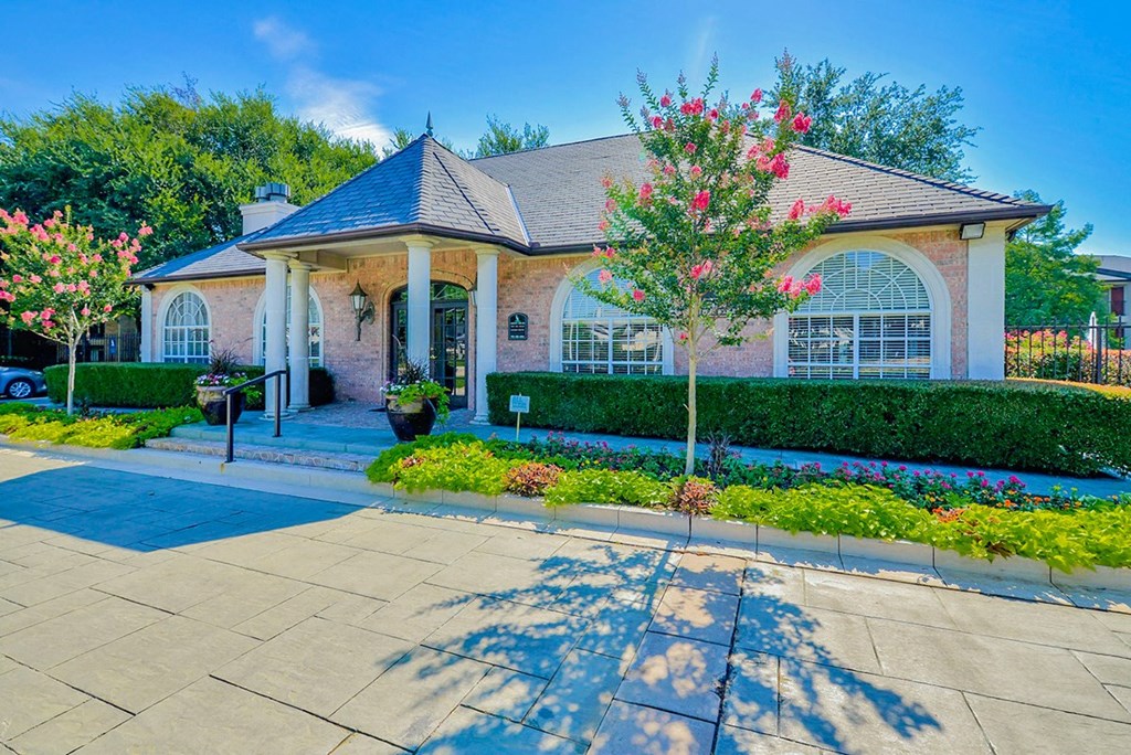 Leasing office walk up