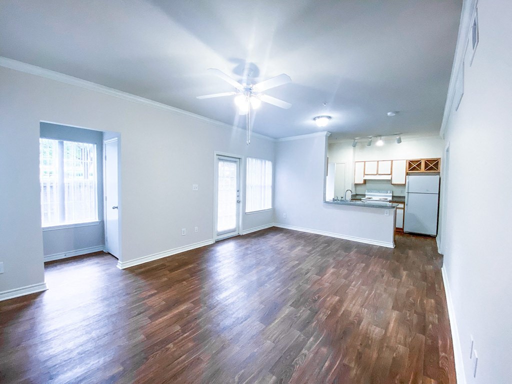 Open floor plan with white walls at Tuscany Square, Dallas, TX