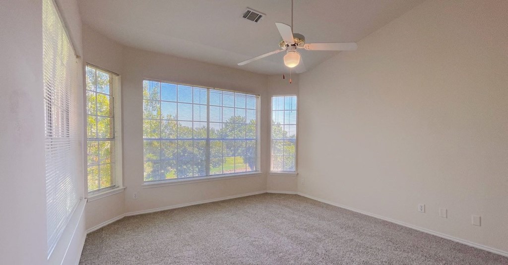 Spacious and bright windows at Turnberry Isle Apartment Homes, Texas