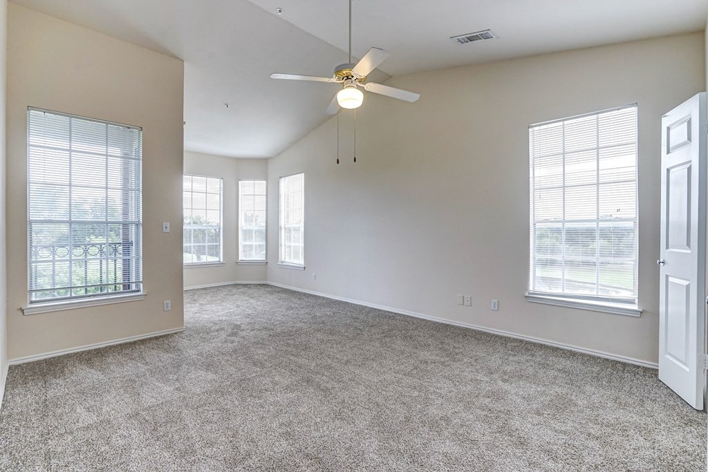 Bright and spacious bedrooms at Turnberry Isle Apartment Homes, Dallas, TX, Texas