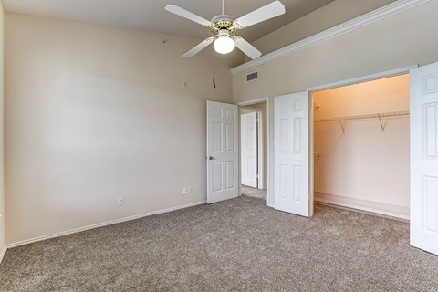 Large bedrooms with spacious closet space at Turnberry Isle Apartments in Dallas, TX.
