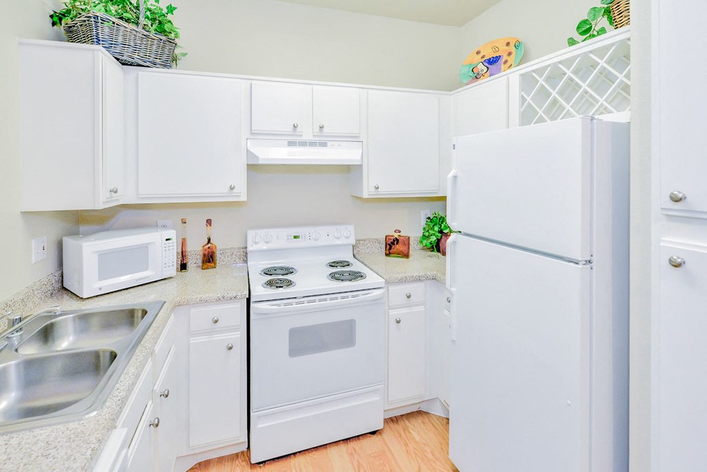 Greyson's Gate Apartments in North Dallas, TX offers 1,2 & 3 bedroom apartment homes. with garages