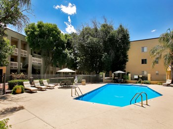 Huge pool and sun deck at Pavilions at Pantano in Tucson, AZ, For Rent. Now leasing 1, 2 and 3 bedroom apartments.