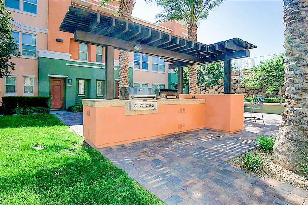 Courtyard With Bbq Area And Lush Gardens at Croix Townhomes, Nevada, 89014
