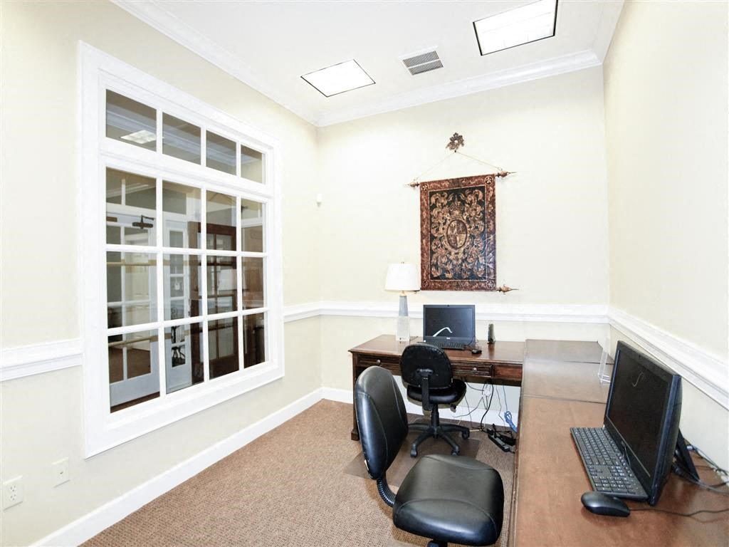 Co-Working Space - Estancia Apartments For Rent Tulsa OK - 1, 2 , and 3 Bedroom Units Available