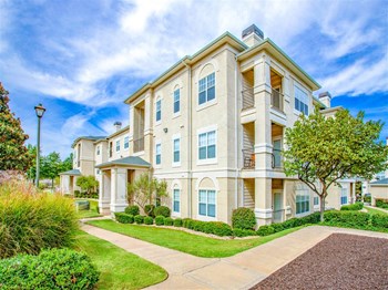 Curb appeal of Estancia Apartments in South Tulsa, OK, For Rent. Now leasing 1, 2 and 3 bedroom apartments. - Photo Gallery 4