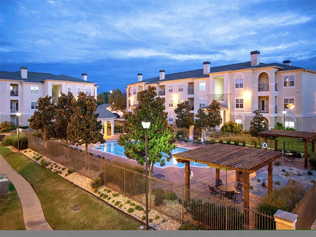 Pool and Lounge, Pet Friendly Homes - Estancia Apartments For Rent Tulsa OK - 1, 2 , and 3 Bedroom Units Available