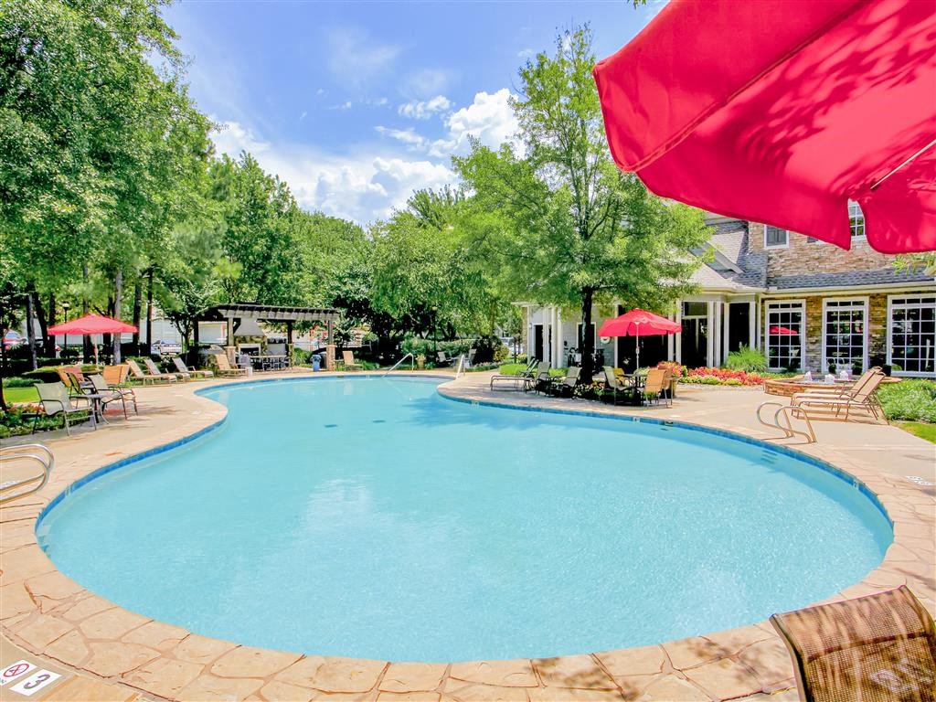 Expansive resort style pool at The Remington at Memorial in Tulsa, OK, For Rent. Now leasing 1 and 2 bedroom apartments.