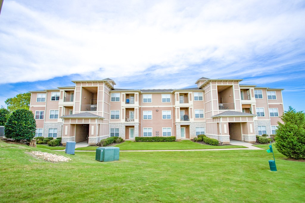 Exterior of apartment with green lawn at Sonoma Grande Apartments, Oklahoma