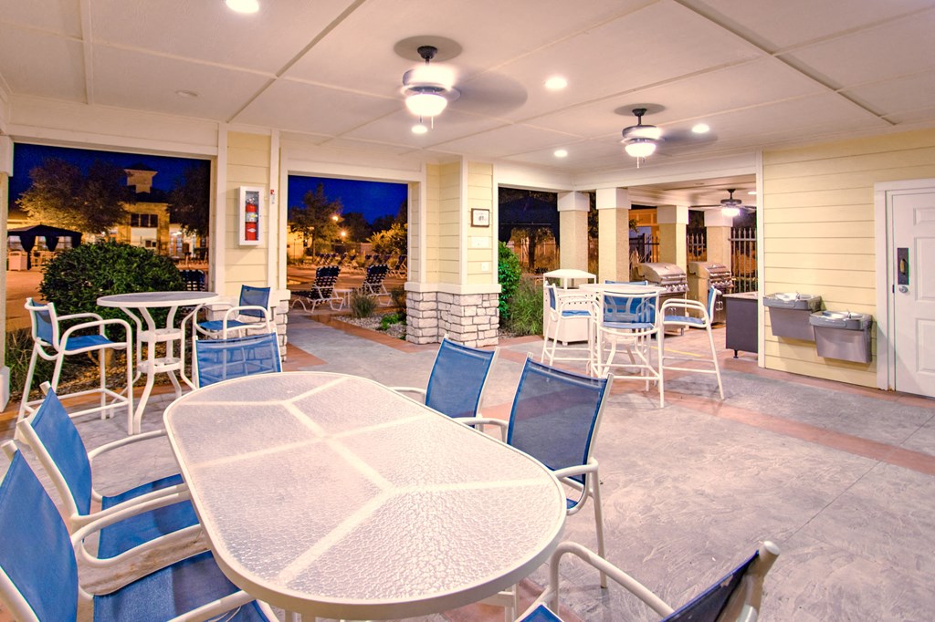 Community gathering area with ample seating at Sonoma Grande Apartments, Tulsa, OK