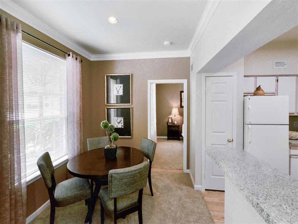 Dining nook at Montfort Place in North Dallas, TX, For Rent. Now leasing 1 and 2 bedroom apartments.