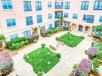 Beautiful courtyards at The Villas at Katy Trail in Uptown Dallas, TX, For Rent. Now leasing Studio, 1, 2 and 3 bedroom apartments.