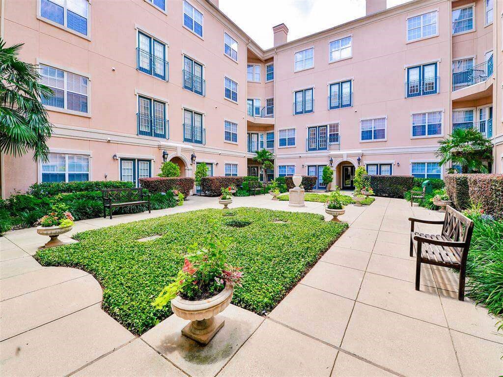 1 of 4 courtyards at The Villas at Katy Trail in Uptown Dallas, TX, For Rent. Now leasing Studio, 1, 2 and 3 bedroom apartments.