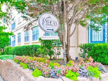 Direct Access to Katy Trail from The Villas at Katy Trail in Uptown Dallas, TX, For Rent. Now leasing Studio, 1, 2 and 3 bedroom apartments. - Photo Gallery 19