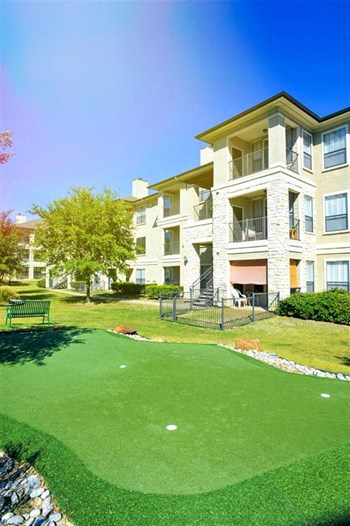 Putting green of Cypress Lake at Stonebriar Apartments in Frisco, TX, For Rent. Now leasing 1, 2 and 3 bedroom apartments. - Photo Gallery 4