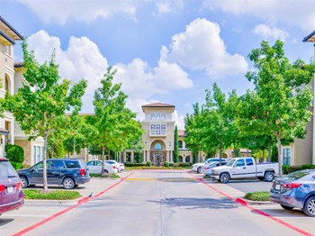 635 E. Royal Lane 1-3 Beds Apartment for Rent - Photo Gallery 2