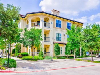 635 E. Royal Lane 1-3 Beds Apartment for Rent - Photo Gallery 3