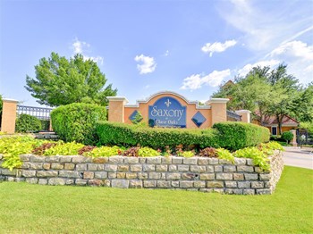Mature landscaping of Saxony at Chase Oaks in North Plano, TX, For Rent. Now leasing 1, 2 and 3 bedroom apartments. - Photo Gallery 3