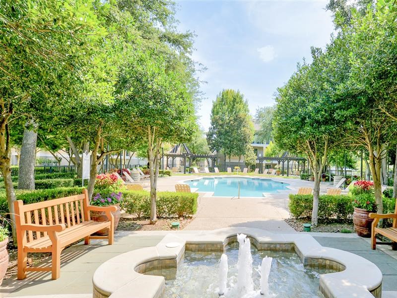 Fountain and resort pool at Saxony at Chase Oaks in North Plano, TX, For Rent. Now leasing 1, 2 and 3 bedroom apartments. - Photo Gallery 4