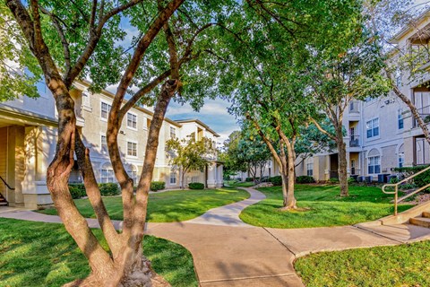 Safe Outdoor Walking Paths at Estancia Apartments, Tulsa, 74133