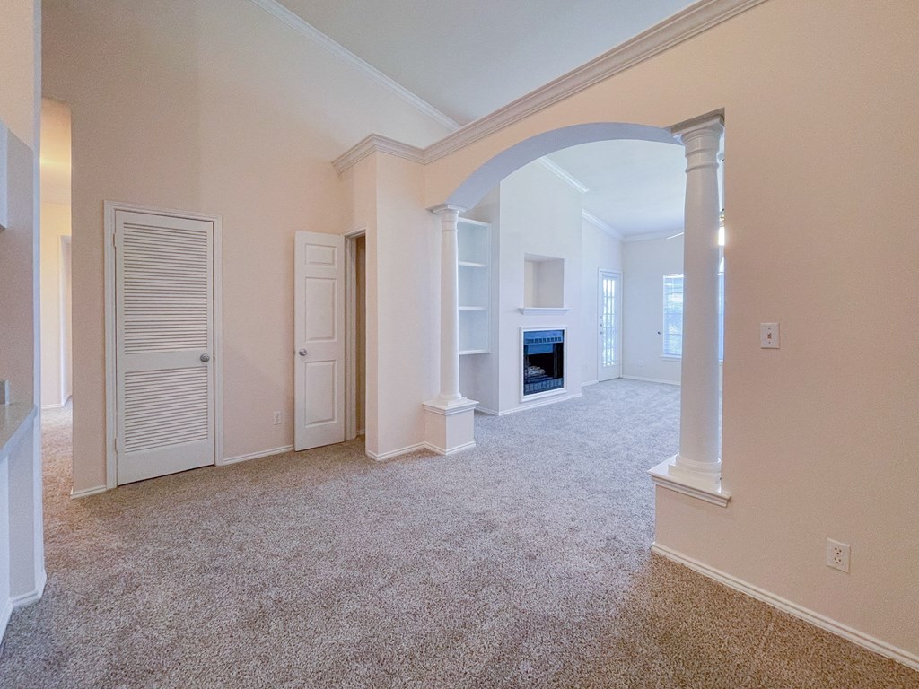 Lush Wall-to-Wall Carpeting at Turnberry Isle Apartment Homes, Dallas, Texas
