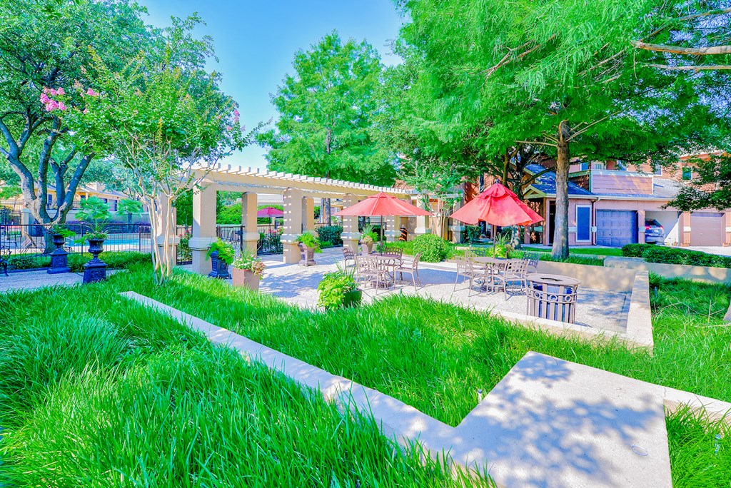 Lush outside picnic area at Winsted at Valley Ranch, Irving, TX
