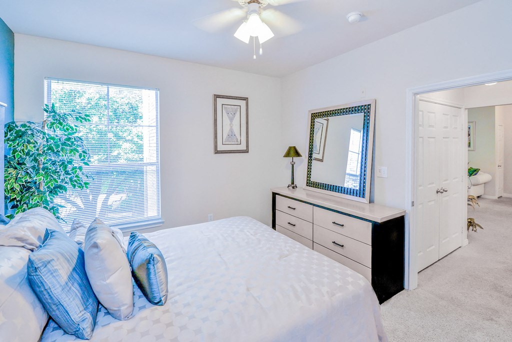 Greyson's Gate Apartments in North Dallas, TX offers 1,2 & 3 bedroom apartment homes.