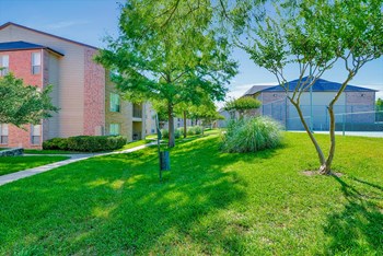 Lush greenery throughout the community! - Photo Gallery 5