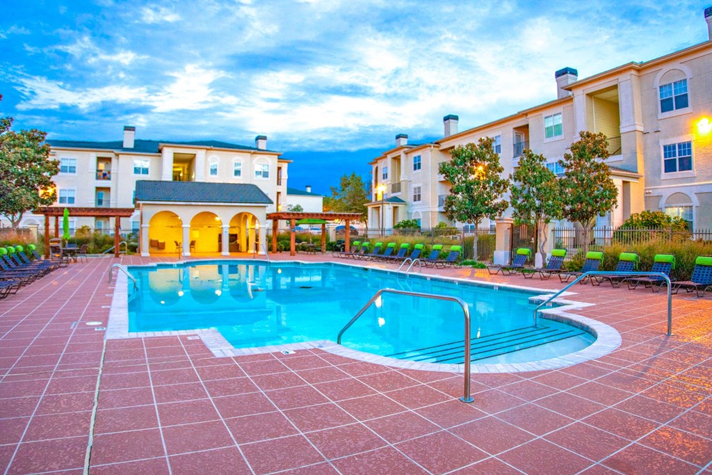 Sparkling pool at Estancia Apartment in Tulsa, Ok!