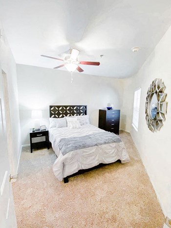 Spacious bedroom at The Villas at Katy Trail in Uptown Dallas, TX, For Rent. Now leasing Studio, 1, 2 and 3 bedroom apartments. - Photo Gallery 37
