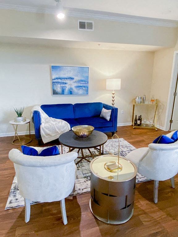 Spacious living room at The Villas at Katy Trail in Uptown Dallas, TX, For Rent. Now leasing Studio, 1, 2 and 3 bedroom apartments.