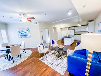 Living space at The Villas at Katy Trail in Uptown Dallas, TX, For Rent. Now leasing Studio, 1, 2 and 3 bedroom apartments. - Photo Gallery 51