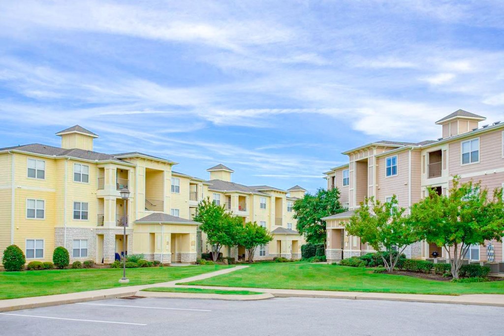 Exterior of apartment with green lawn at Sonoma Grande Apartments, Tulsa, 74133