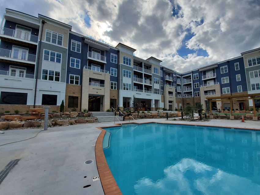 3800 Acqua Apartments - Photo Gallery 1