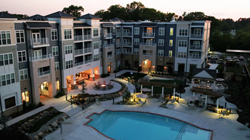 Apartments overlooking the pool and outdoor recreation area
