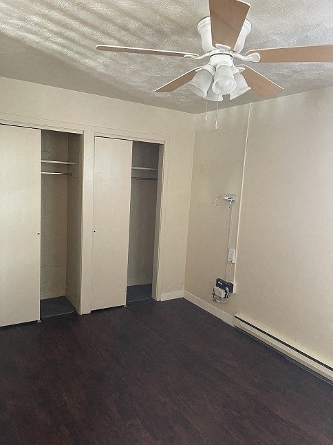 an empty room with a ceiling fan and a closet