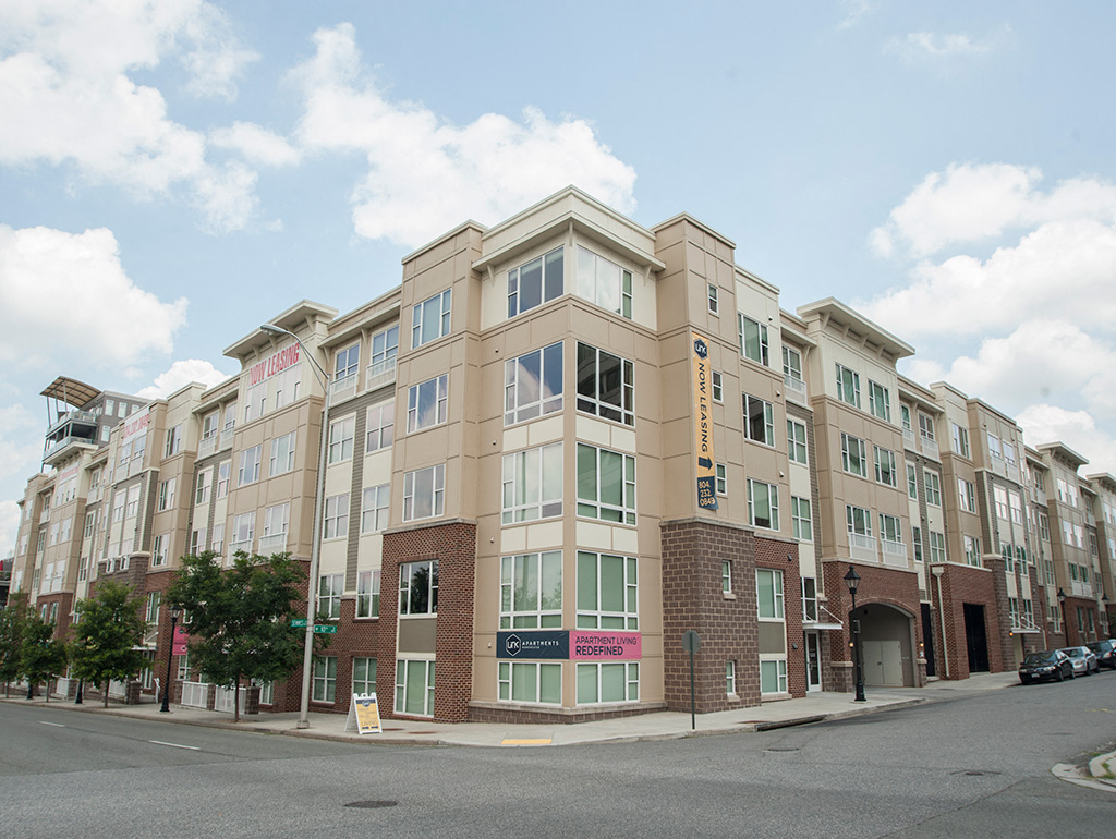 Apartment Building Exterior at Link Apartments® Manchester, Richmond