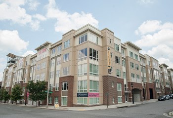 Apartment Building Exterior at Link Apartments® Manchester, Richmond - Photo Gallery 20