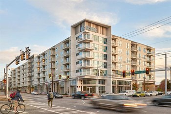 Spacious Apartments Available at The George & The Leonard, Georgia, 30312