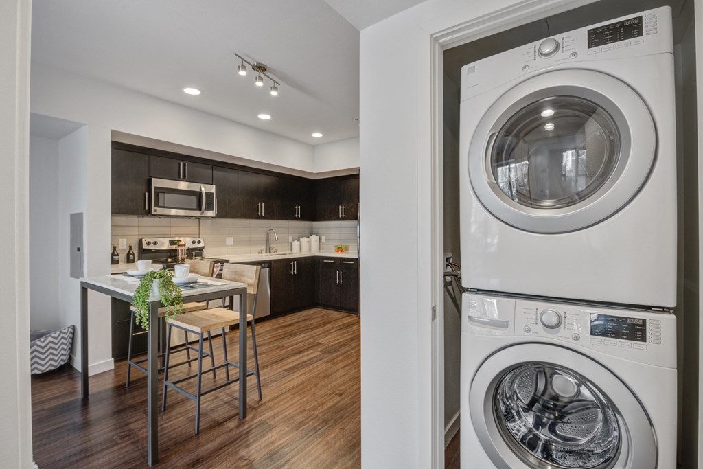 Washer and dryer at 5550 Hollywood, Los Angeles, California