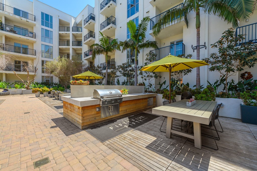 Patio with grill at 5550 Hollywood, Los Angeles, CA, 90028