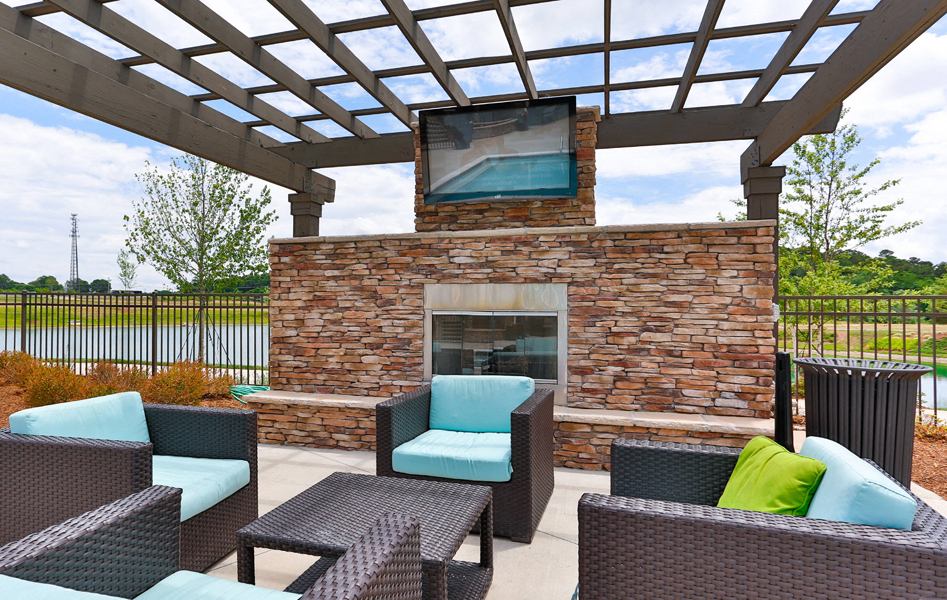 Exteriors Exterior Lounge at LangTree Lake Norman Apartments, North Carolina
