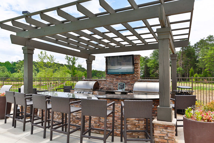 Exteriors BBQ and Grill at LangTree Lake Norman Apartments, Mooresville, NC