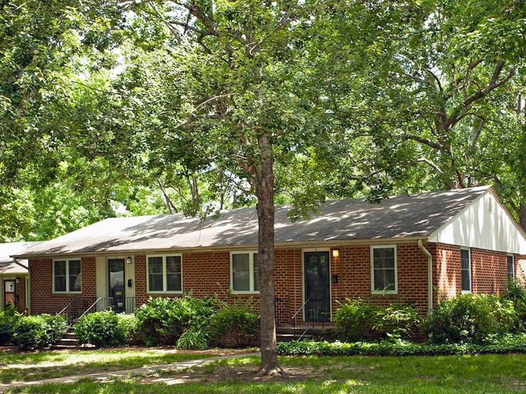 Courtyard With Green Space at Glen Lennox Apartments, North Carolina