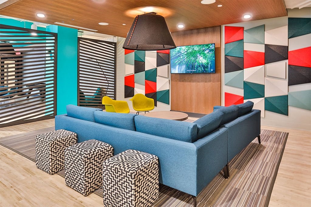 Social Lounge at Link Apartments® Montford, Charlotte, NC, 28209